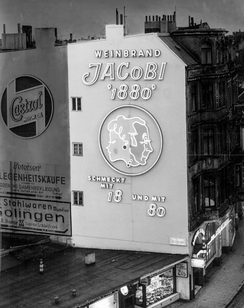 Historische Hauswand-Reklame „Weinbrand JACoBI 1880“